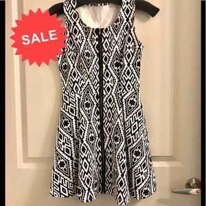 ‼️4/$15‼️ Classy zipper front dress